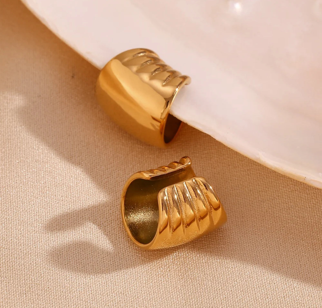 SALOME EAR CUFF EARRING-GOLD AND SILVER 1 side
