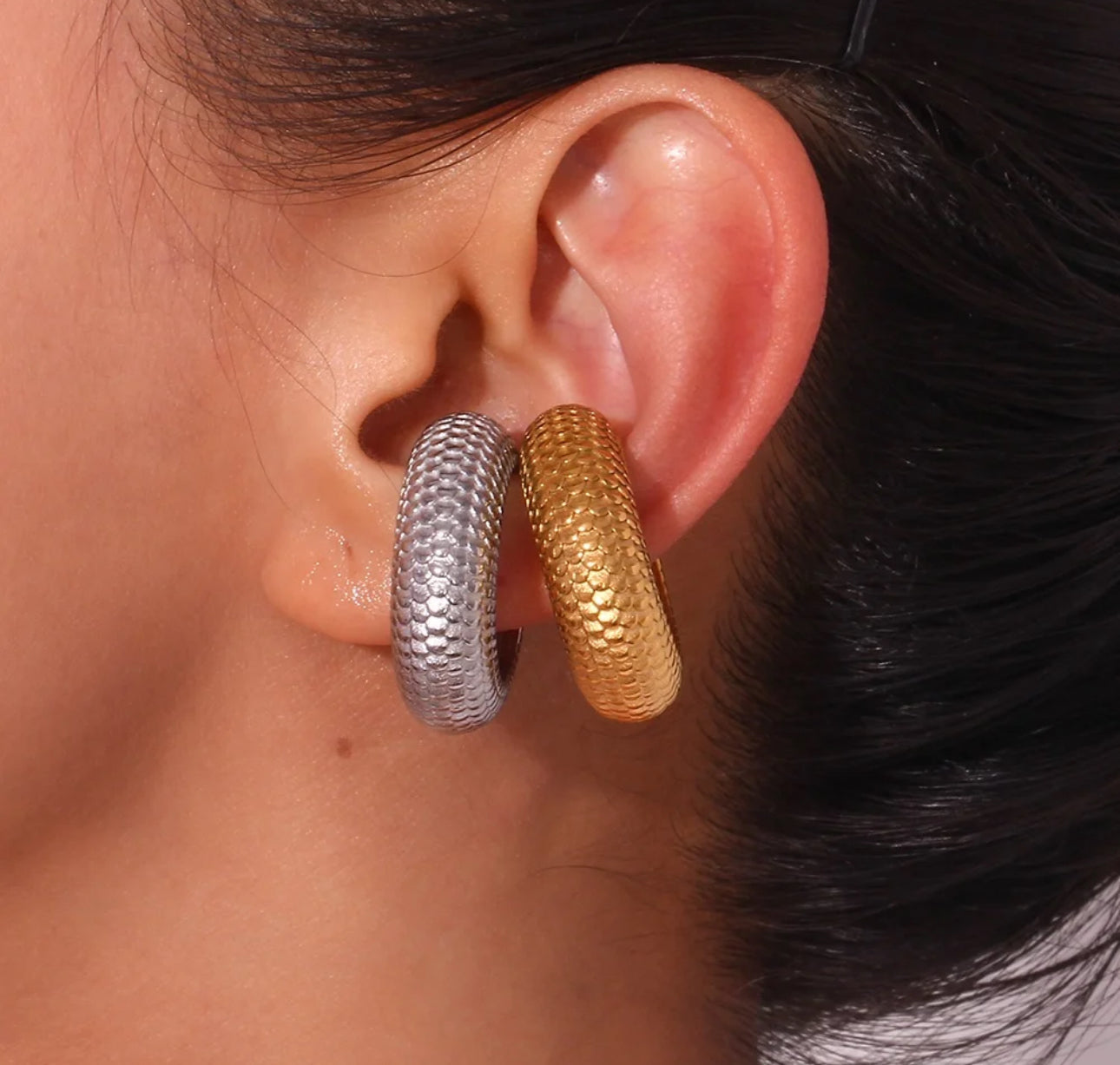 MARYTA EAR CUFF EARRING 1 side