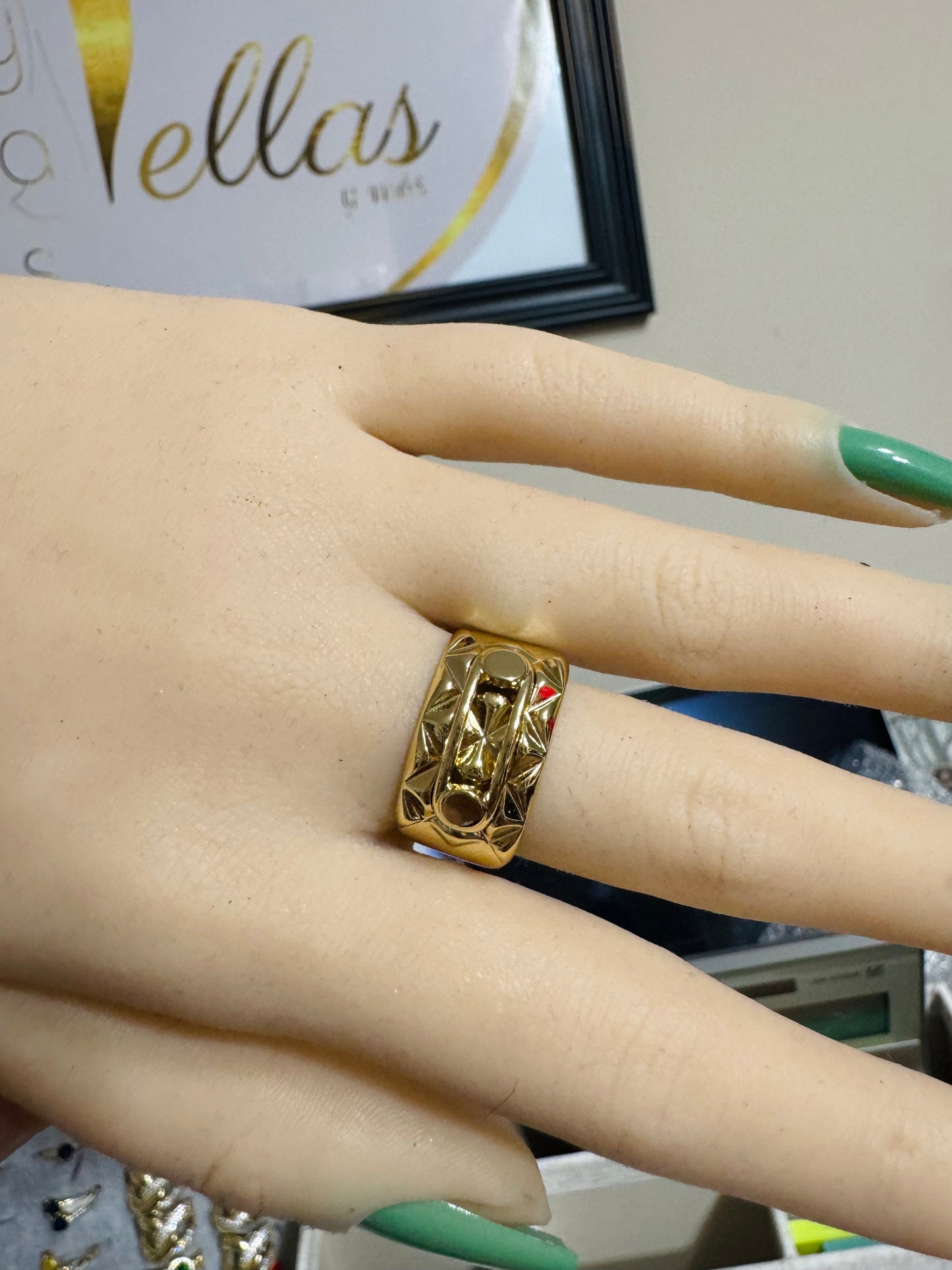 R11 RING