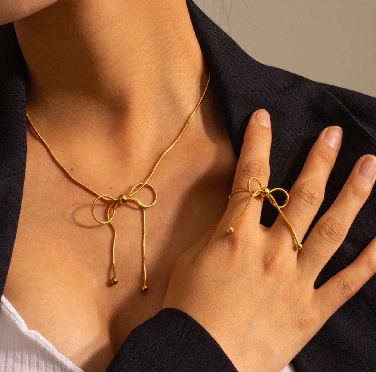 COQUETTE NECKLACE