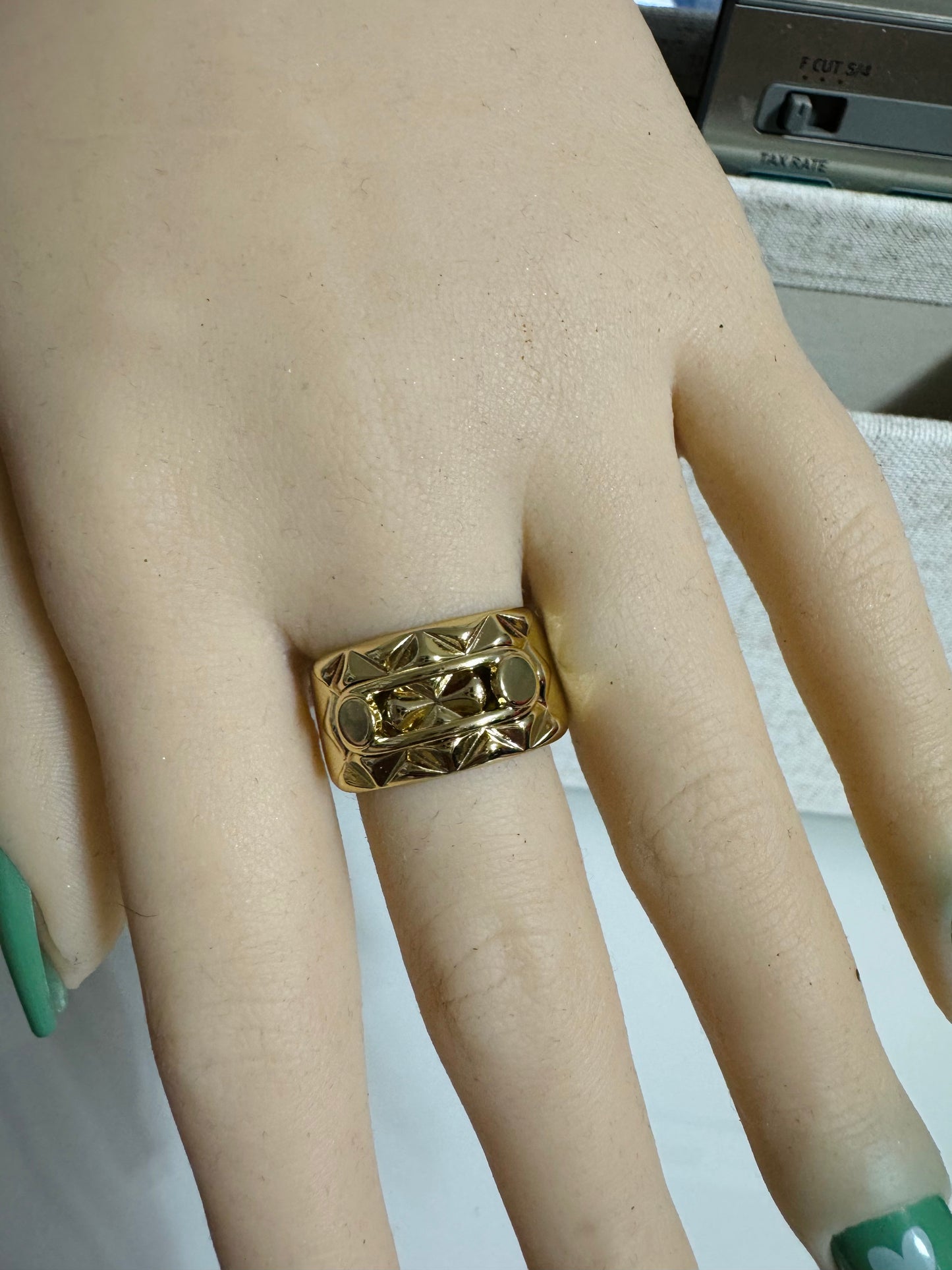 R11 RING