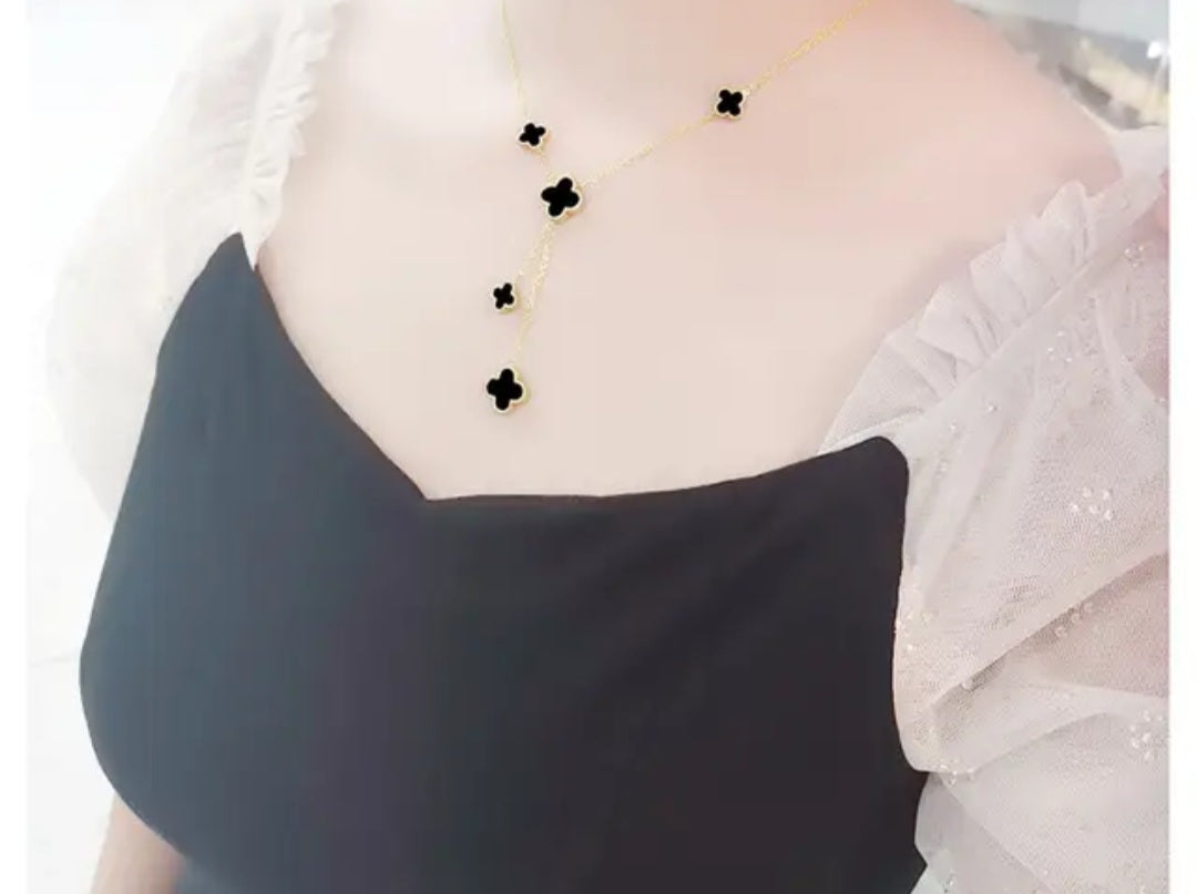 EMMA CLOVER NECKLACE(Red and black- white and black)