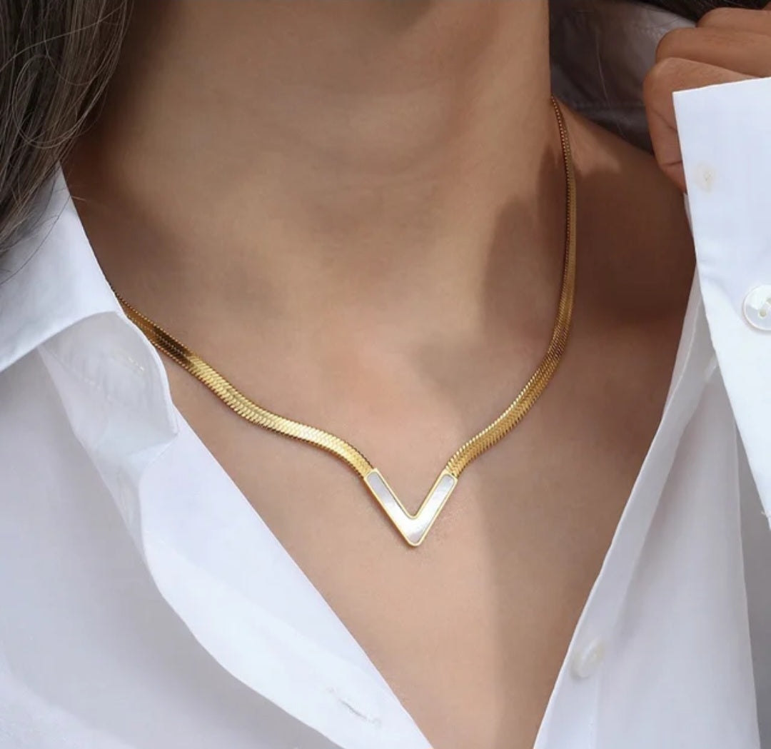 SILVIA NECKLACE