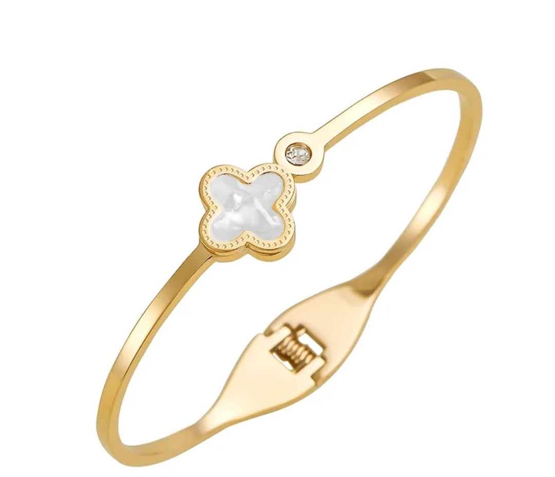 DAYANNA BANGLE