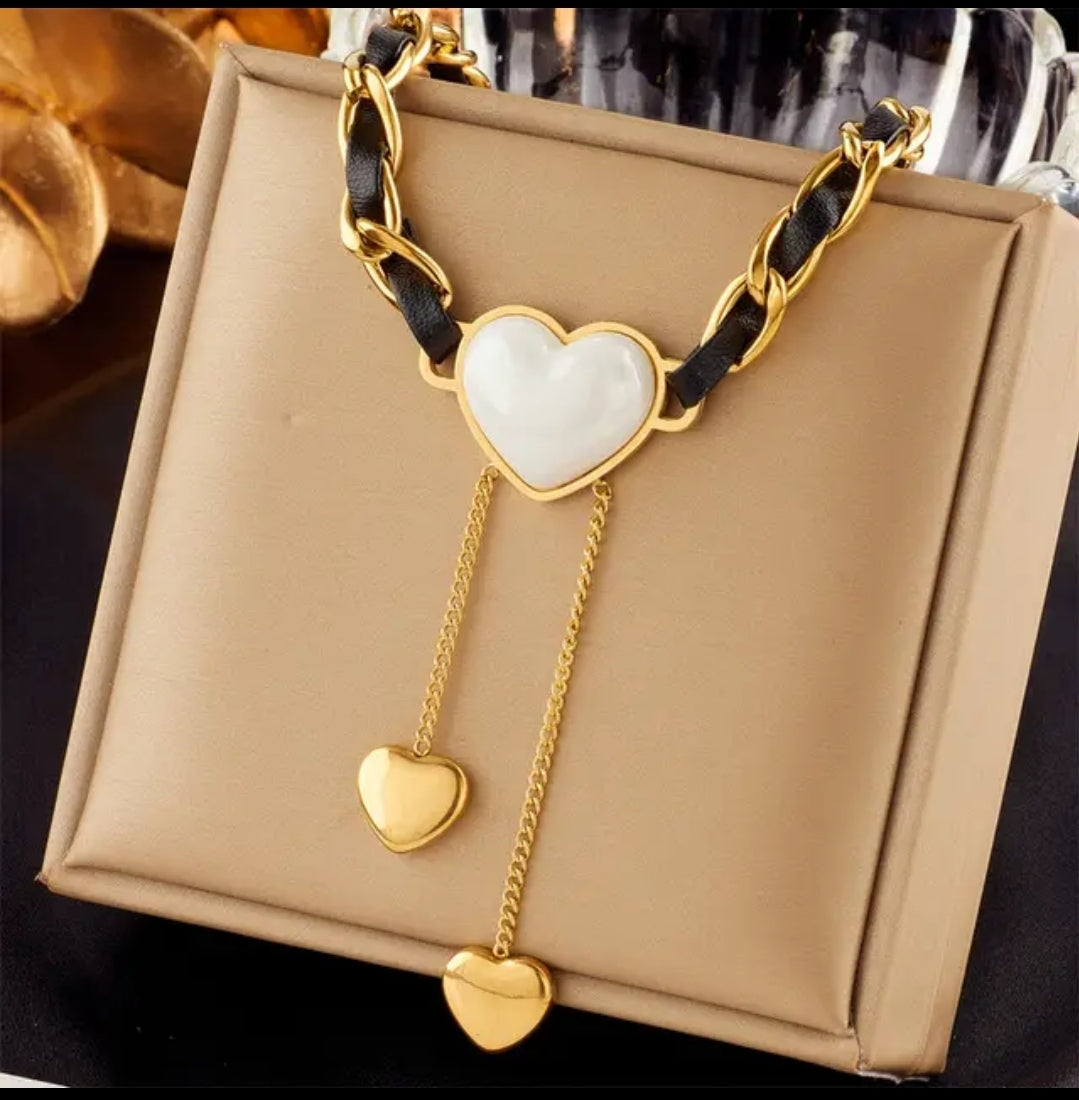 WANDA NECKLACE