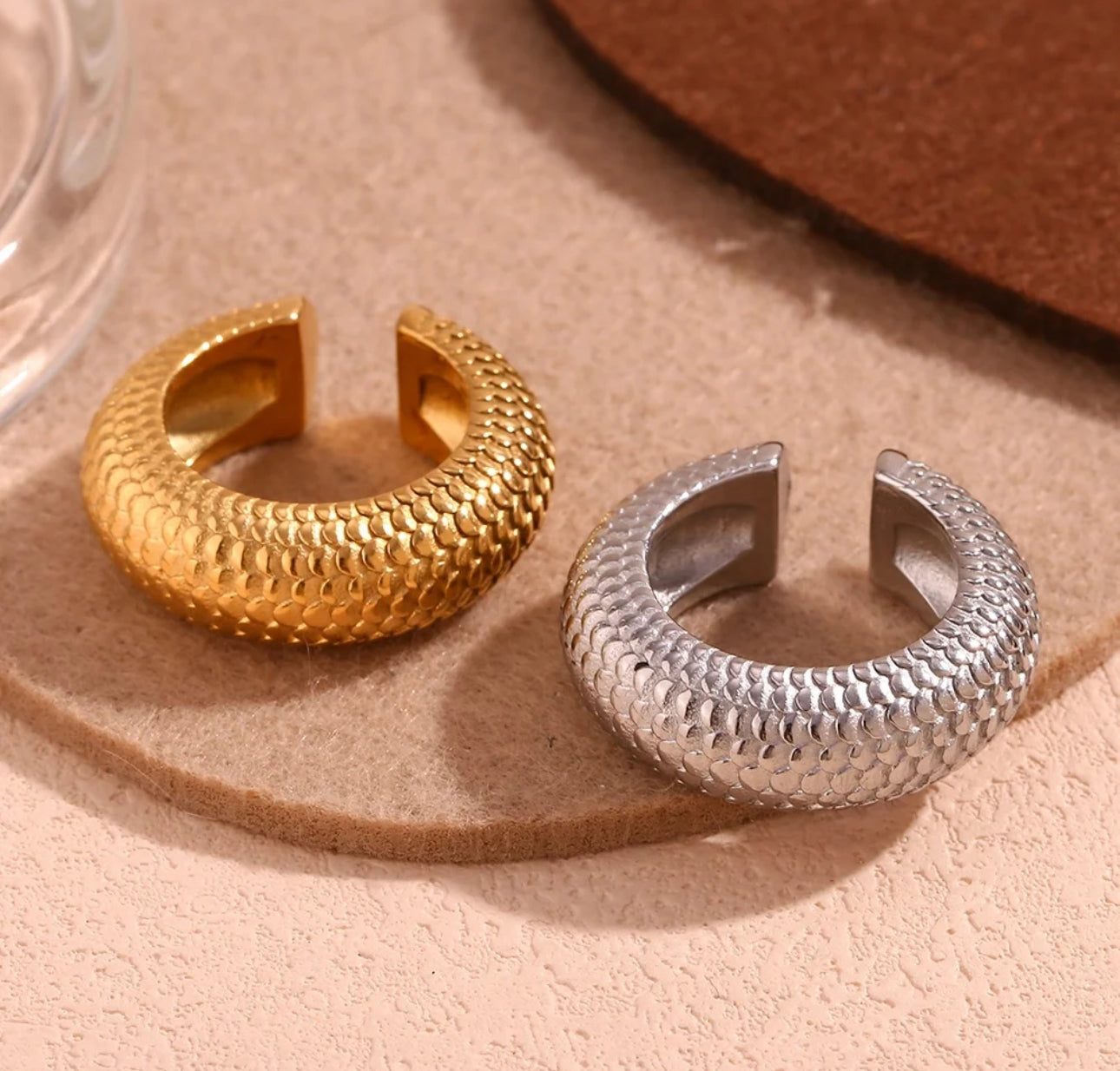 MARYTA EAR CUFF EARRING 1 side