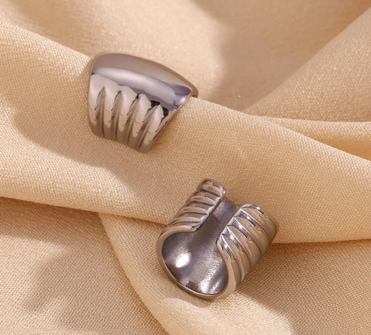 SALOME EAR CUFF EARRING-GOLD AND SILVER 1 side