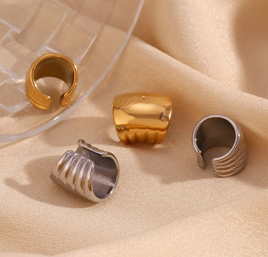 SALOME EAR CUFF EARRING-GOLD AND SILVER 1 side