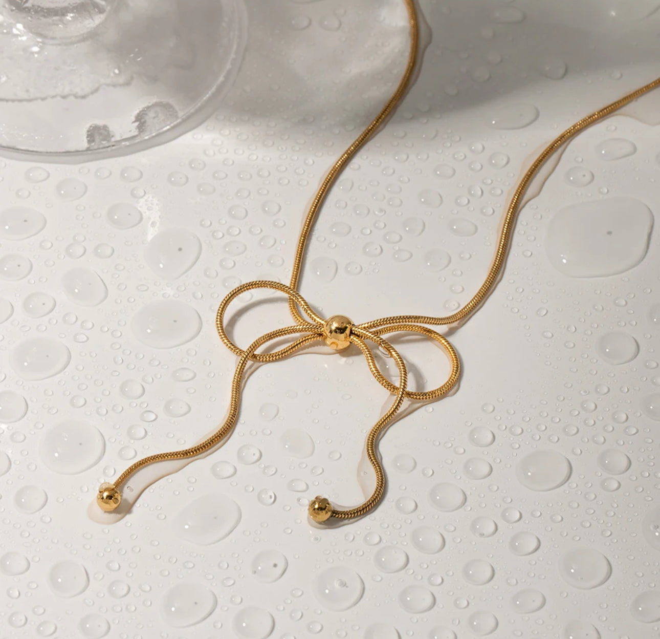 COQUETTE NECKLACE