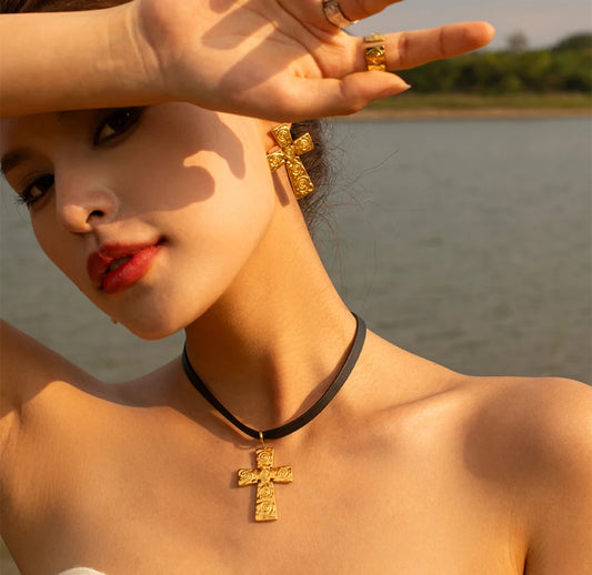 KARY NECKLACE