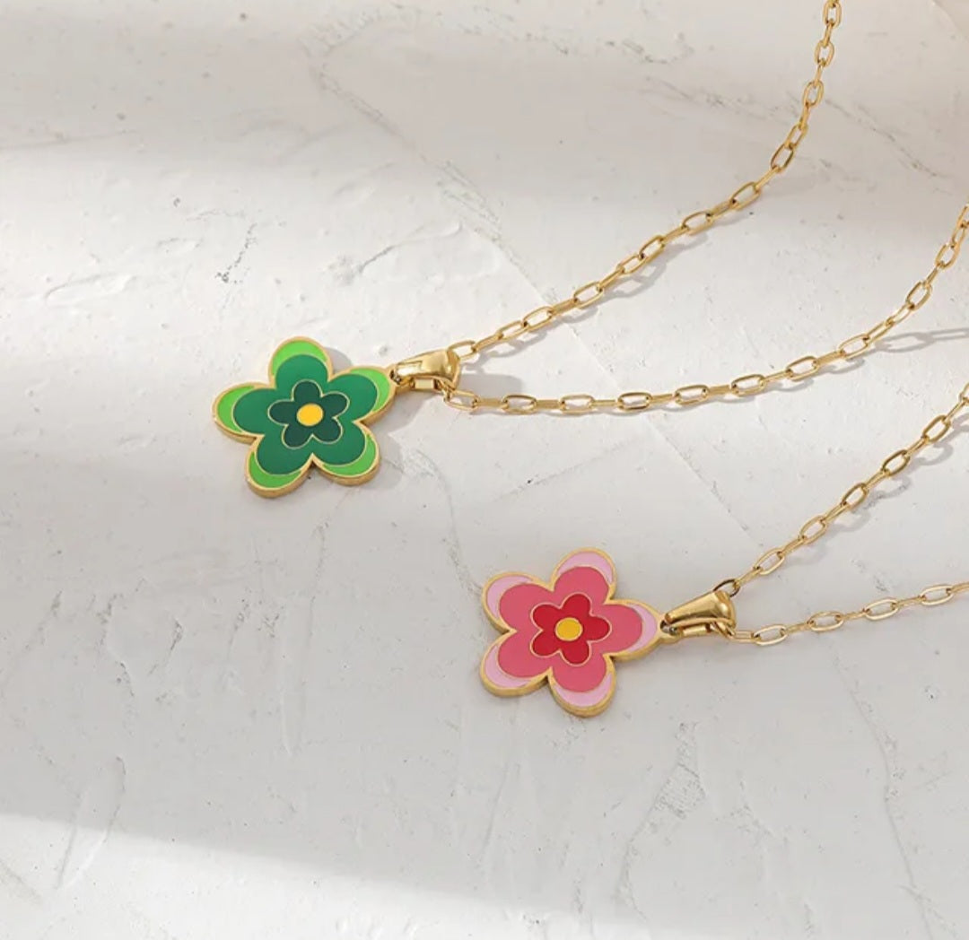 GREEN FLOWER NECKLACE