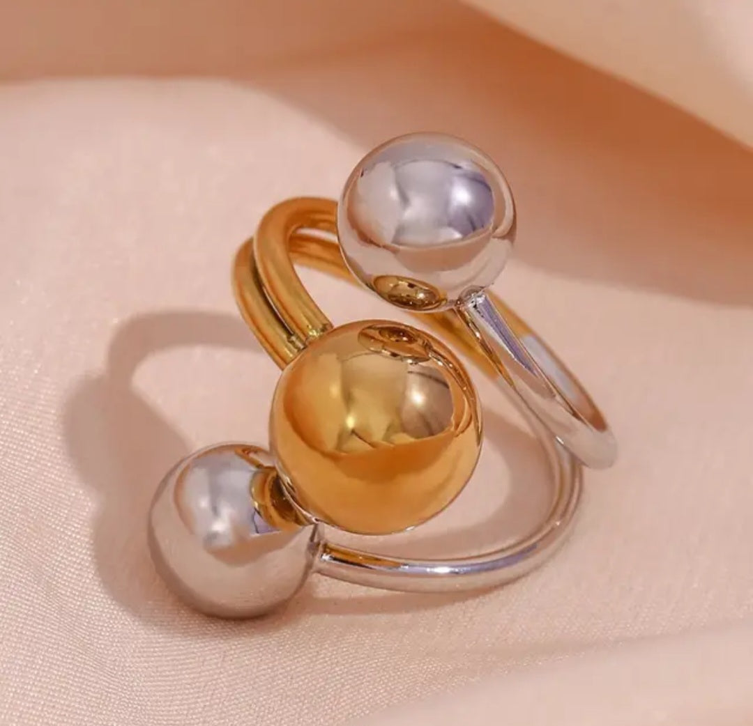 DEIRA RING ADJUSTABLE size 7 to 10