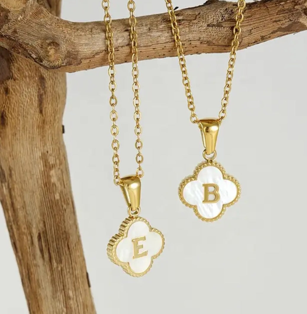 CLOVER INITIAL NECKLACE