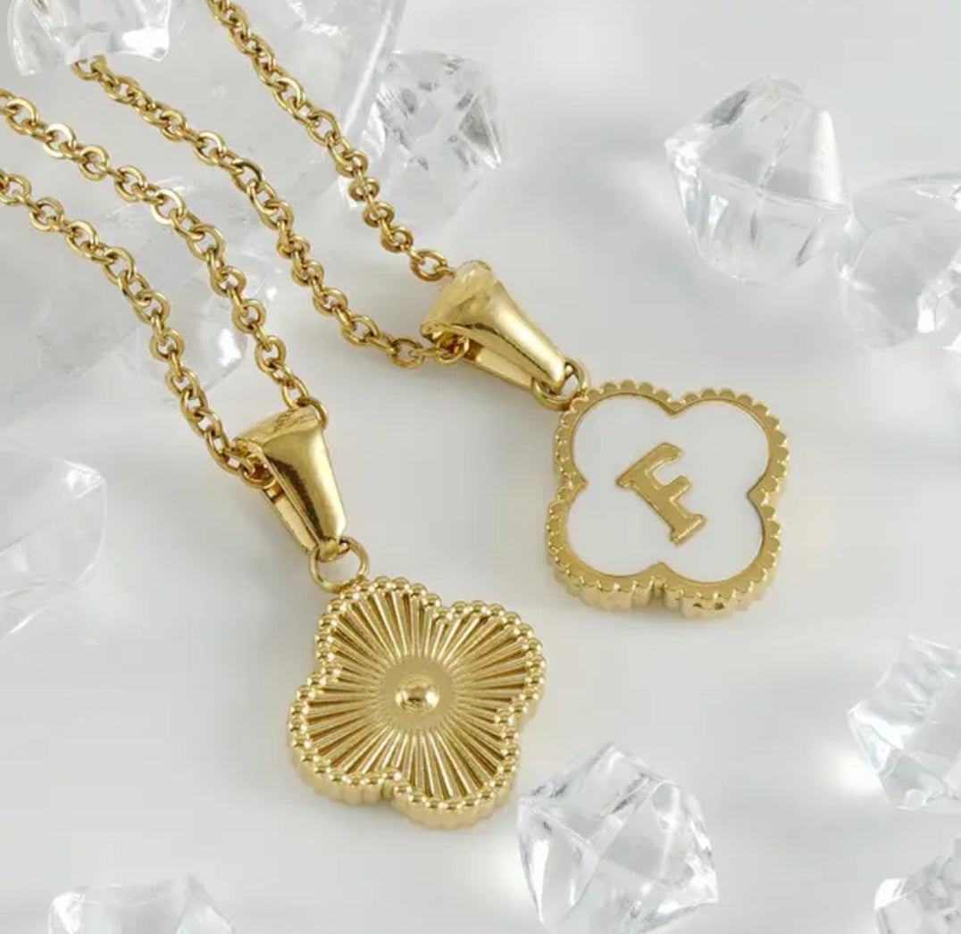 CLOVER INITIAL NECKLACE