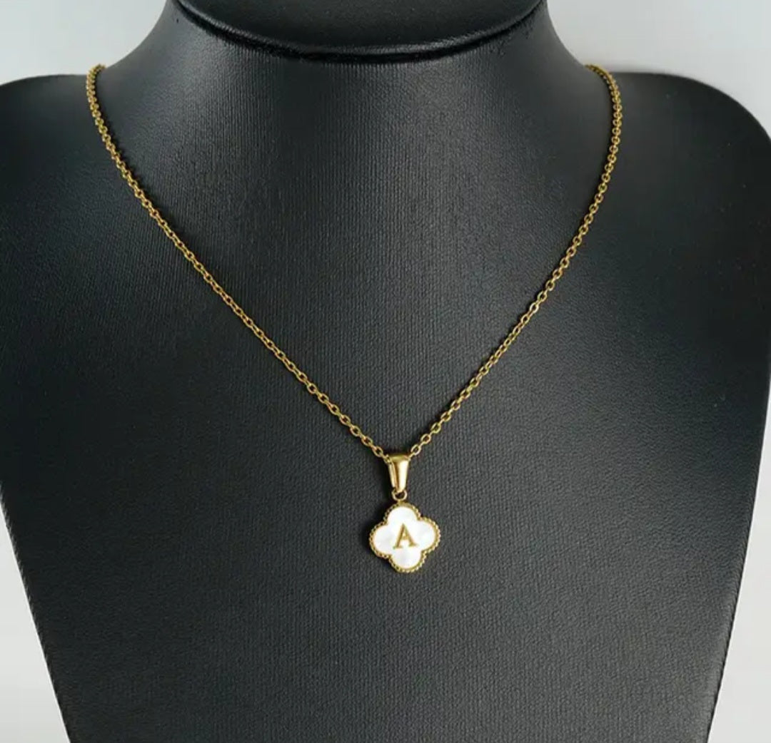 CLOVER INITIAL NECKLACE
