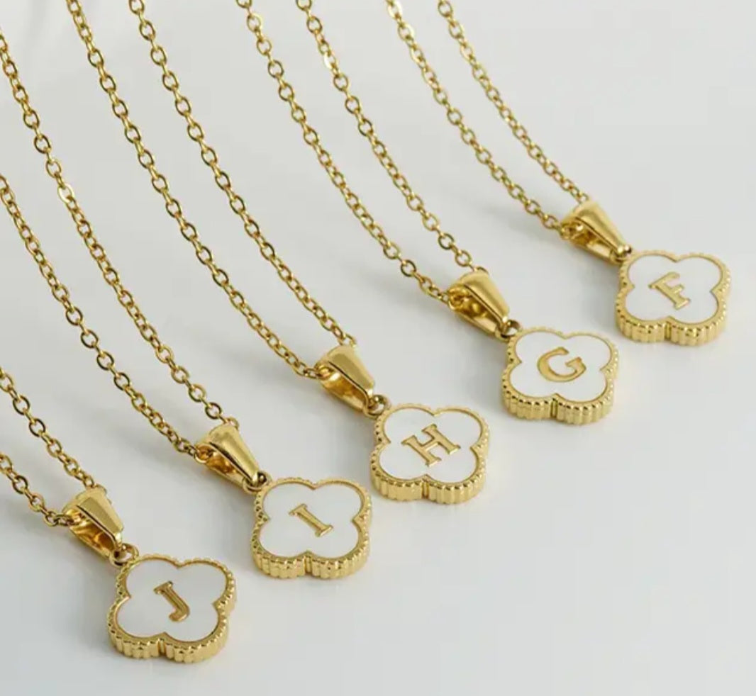 CLOVER INITIAL NECKLACE