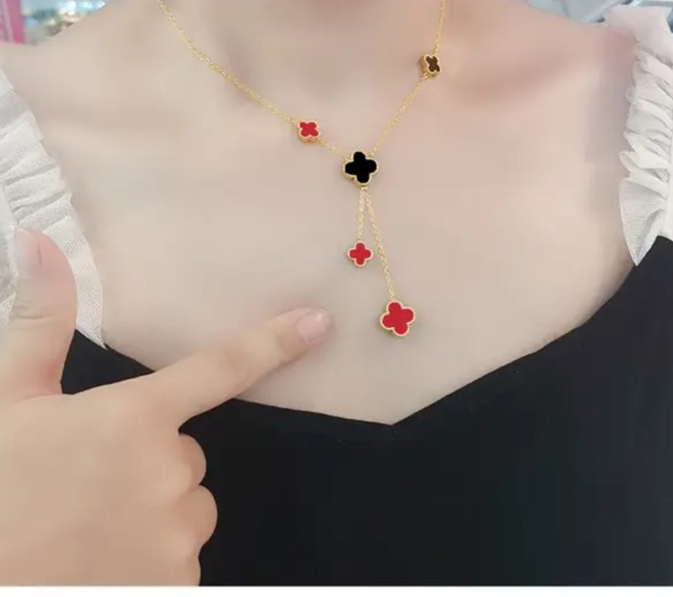 EMMA CLOVER NECKLACE(Red and black- white and black)