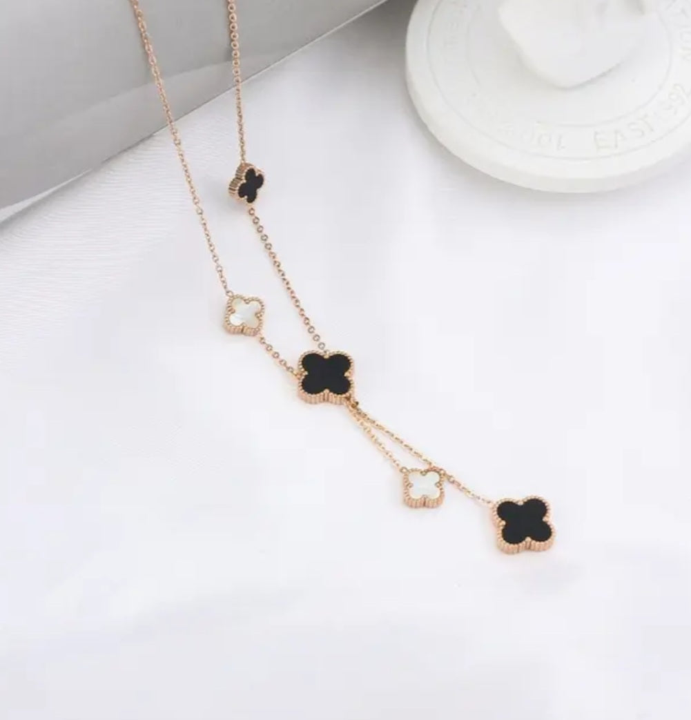 EMMA CLOVER NECKLACE(Red and black- white and black)